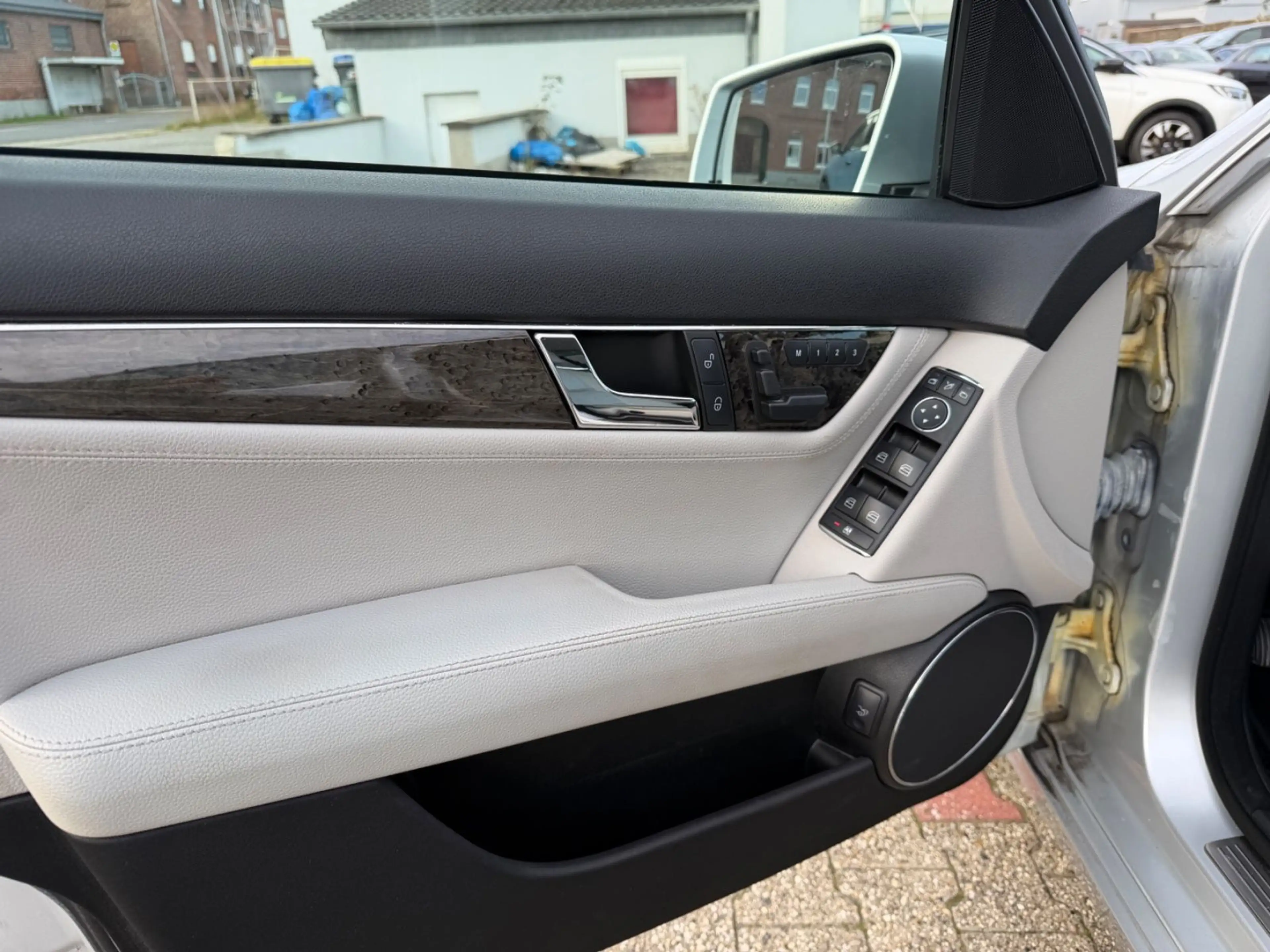 Mercedes-Benz C 350 Limo AUTOMATIK PDC Sitzhz Alus Tempo — photo 11