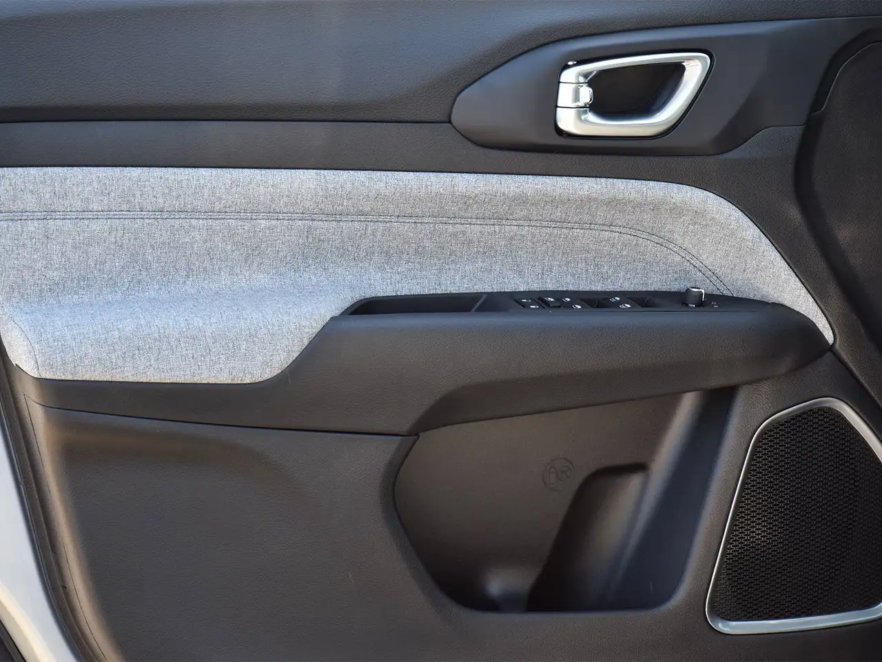 Jeep Compass photo Jeep Compass