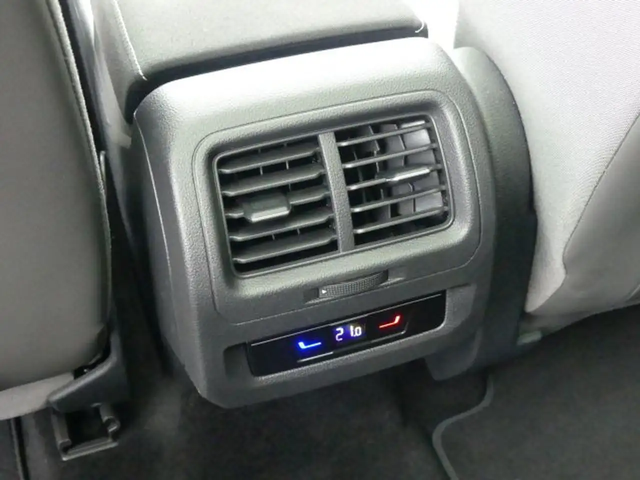 Volkswagen Touran TSI Comf.li. EasyOpen-PANO°ACC°AHK-Keyleß, миниатюра 16