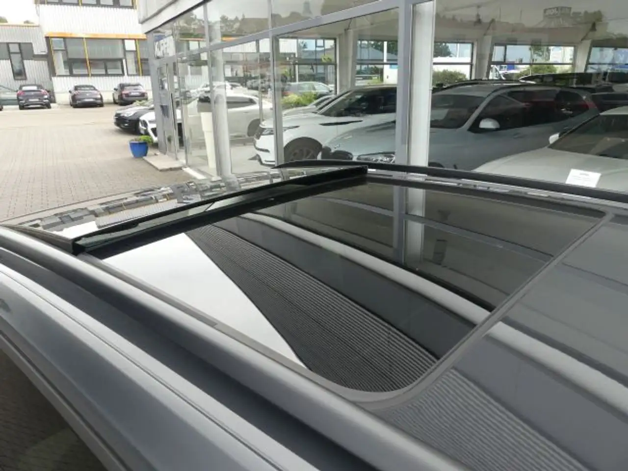 Volkswagen Touran TSI Comf.li. EasyOpen-PANO°ACC°AHK-Keyleß, миниатюра 6