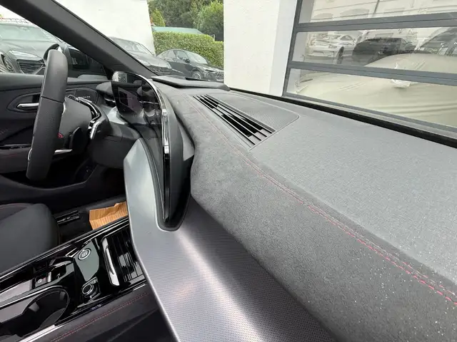 Audi Q3 view 15