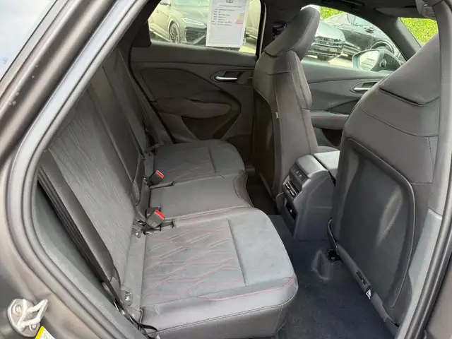 Audi Q3 view 13