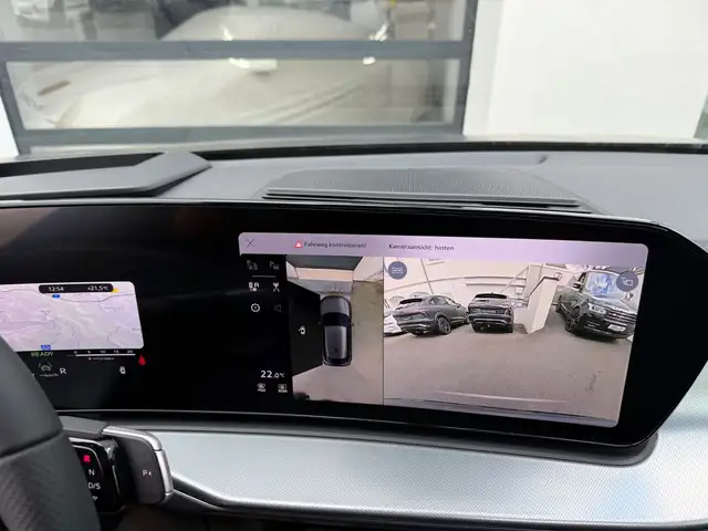 Audi Q3 view 9