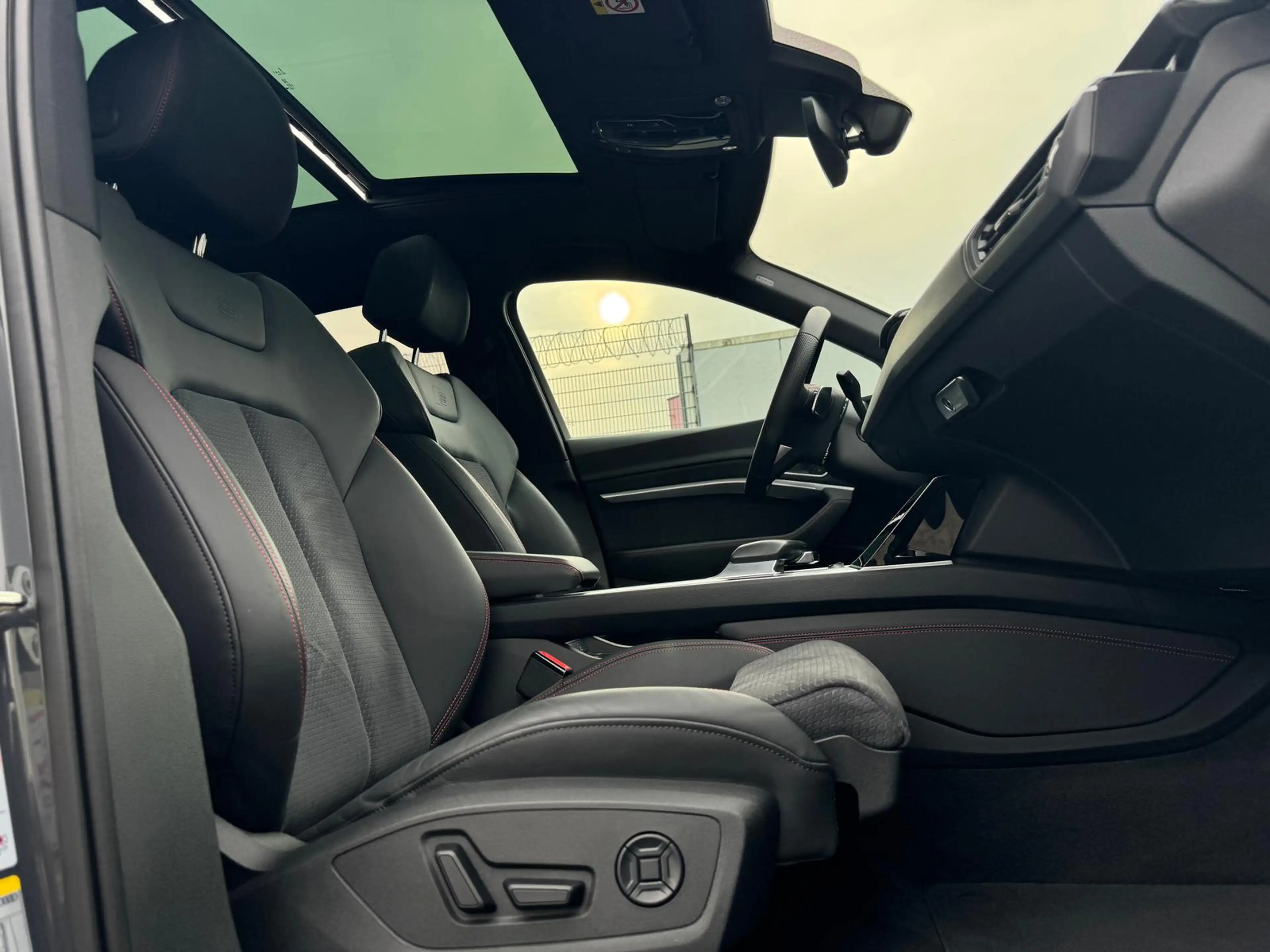 Audi Q8 e-tron Sportback 55 2x S line ACC HuD PANO 21 — photo 14