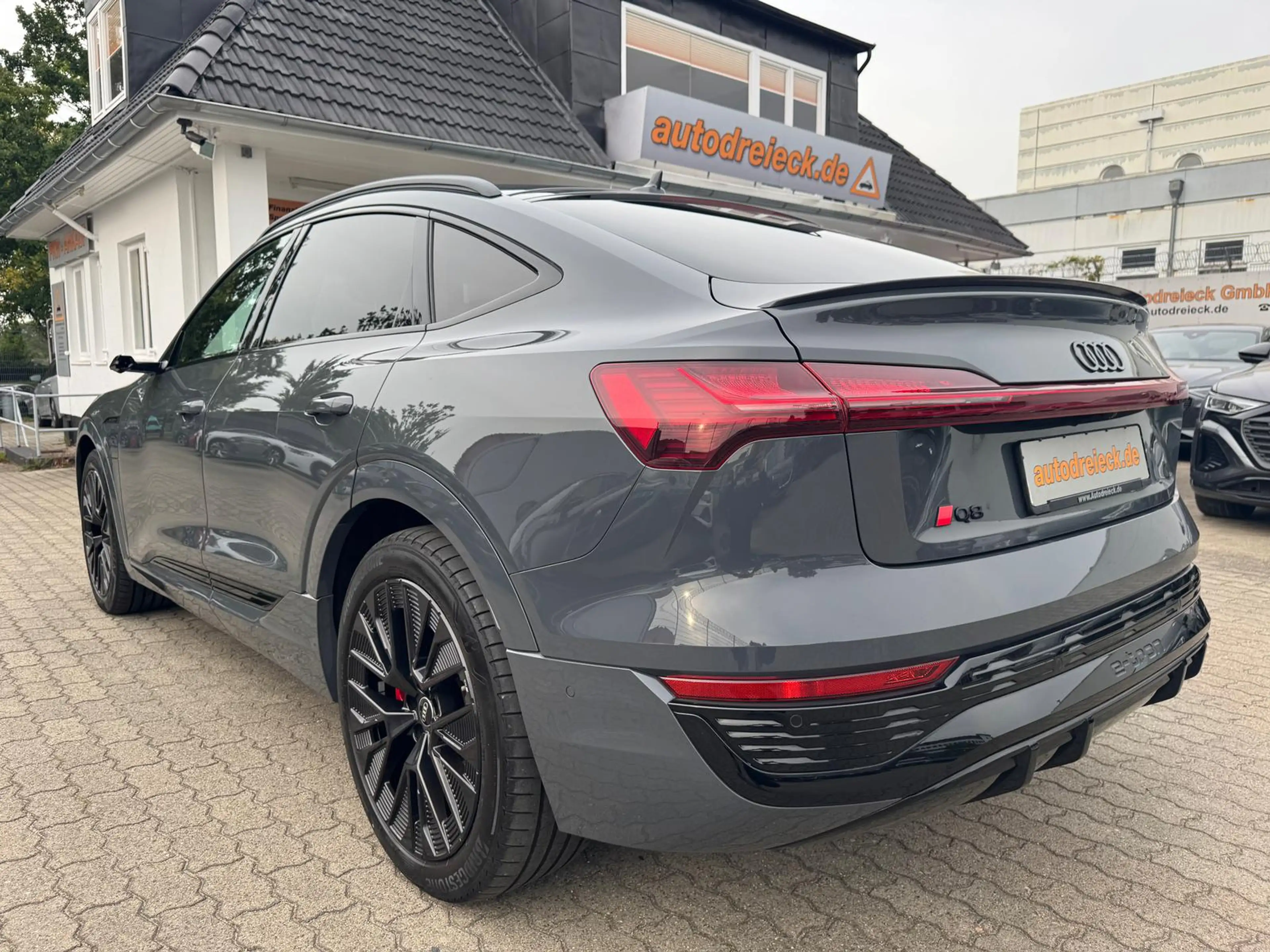 Audi Q8 e-tron Sportback 55 2x S line ACC HuD PANO 21 — photo 10