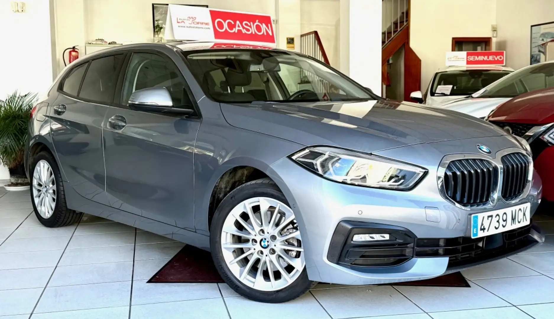 BMW 118 118iA Grijs - 2