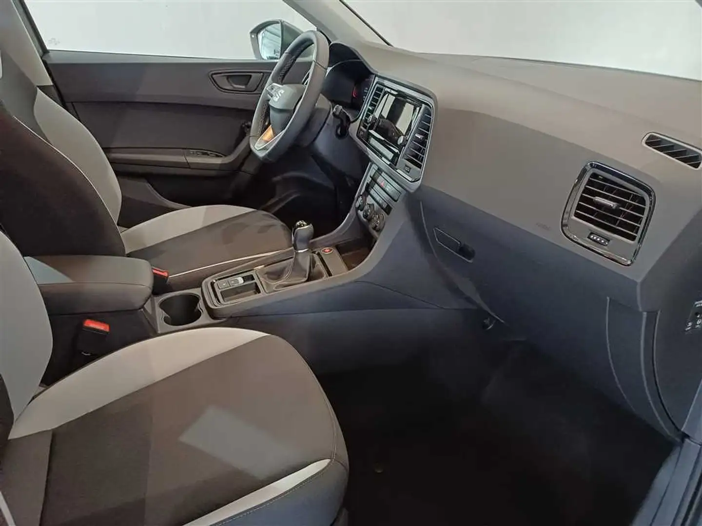 SEAT Ateca 1.0 TSI Reference LED+SHZ+PDC 5 Jahre Garantie Gris - 2
