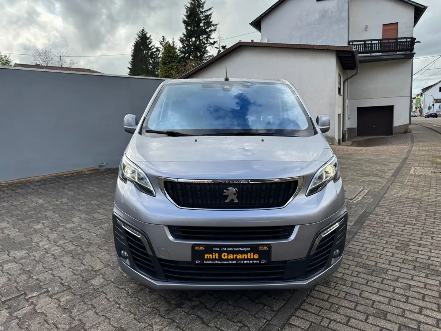 Peugeot Traveller Business VIP L2 Grau - 2