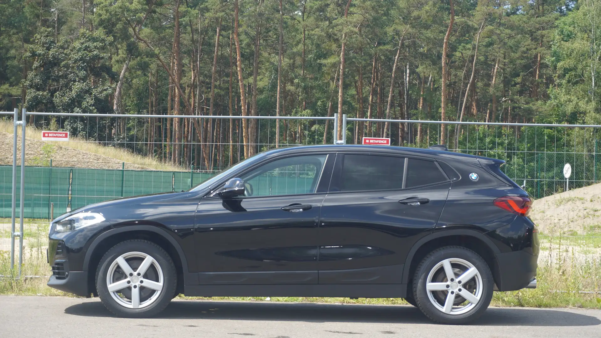 BMW X2 xDrive 25 d Advantage Plus Ambiente/SHzg/CarP./ACC Schwarz - 2