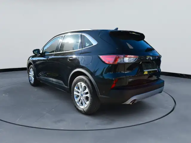 Ford Kuga view 3