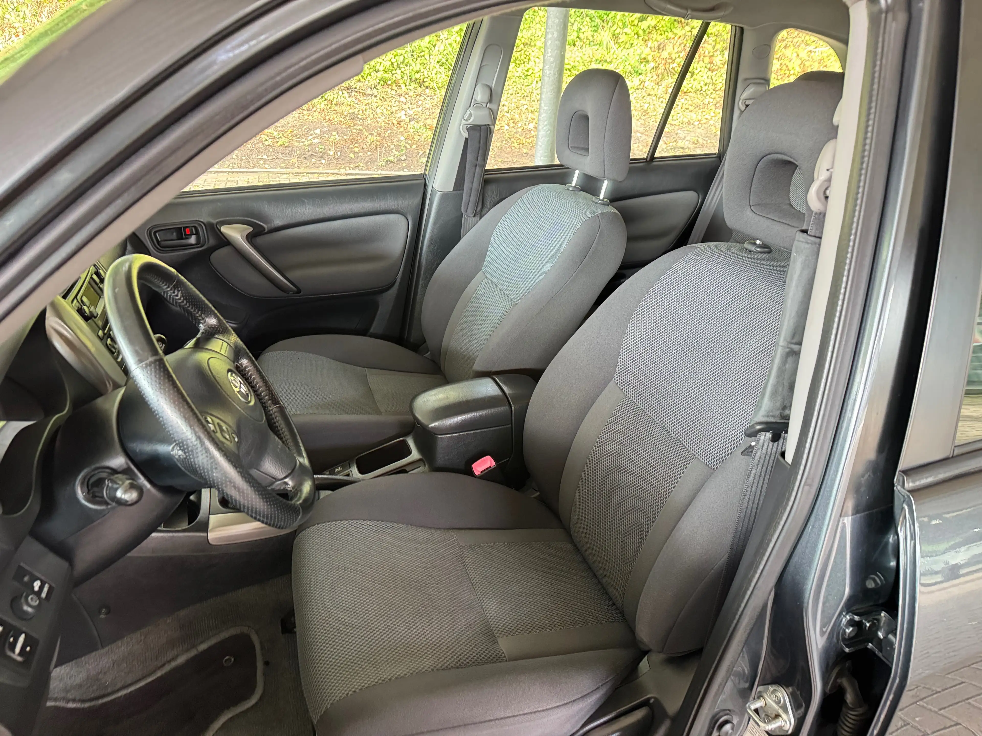 Toyota RAV 4 2.0 Sol, Lückenlos Scheckheft gepflegt — photo 4