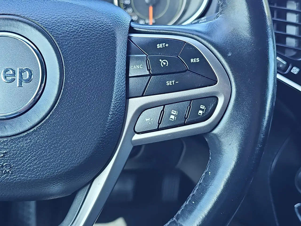 Jeep Cherokee снимка Jeep Cherokee