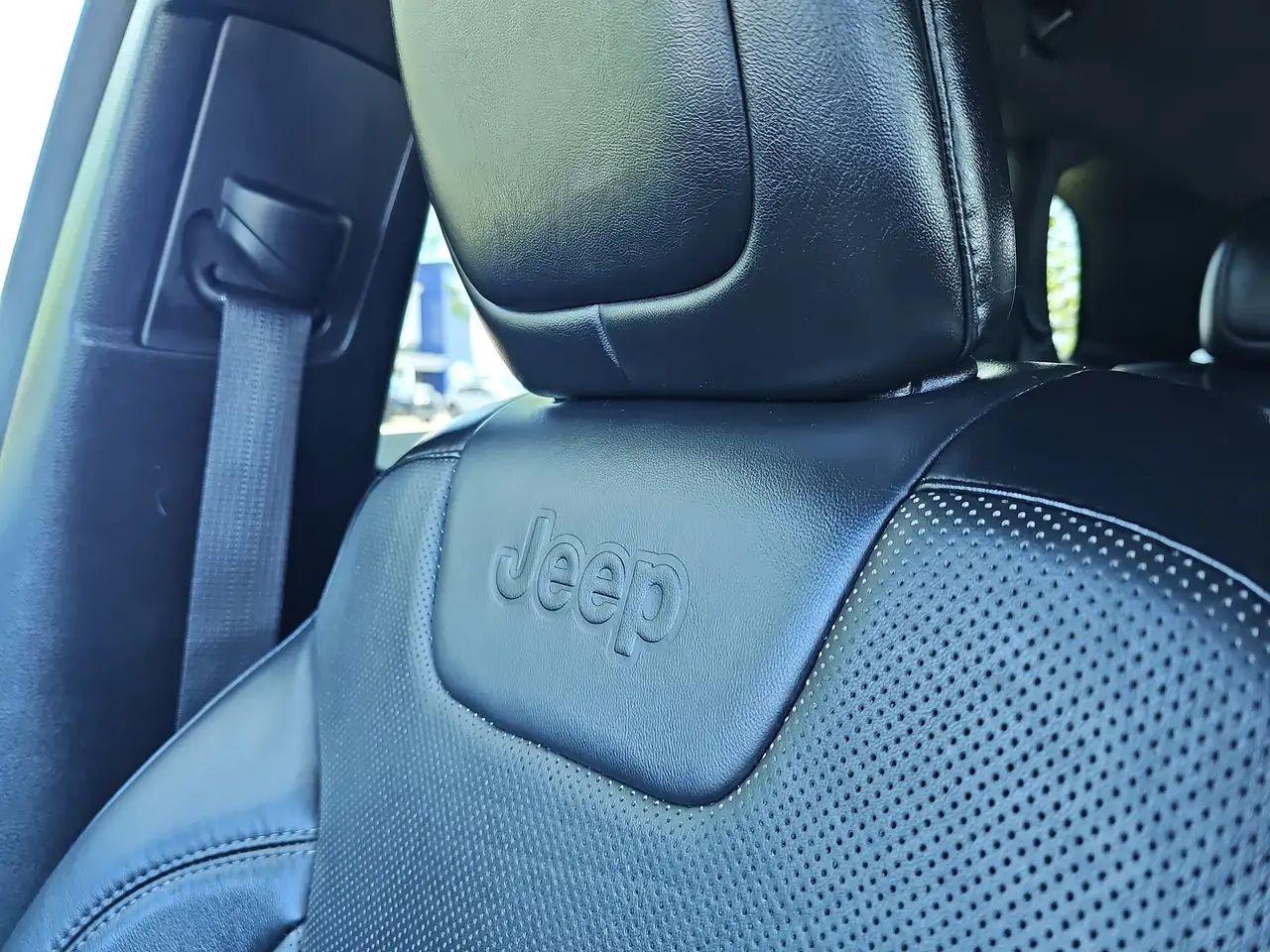 Jeep Cherokee снимка Jeep Cherokee