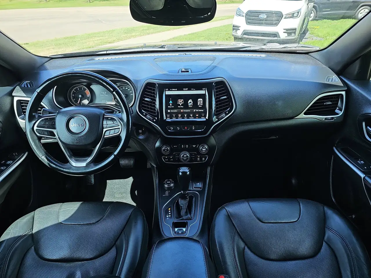 Jeep Cherokee снимка Jeep Cherokee