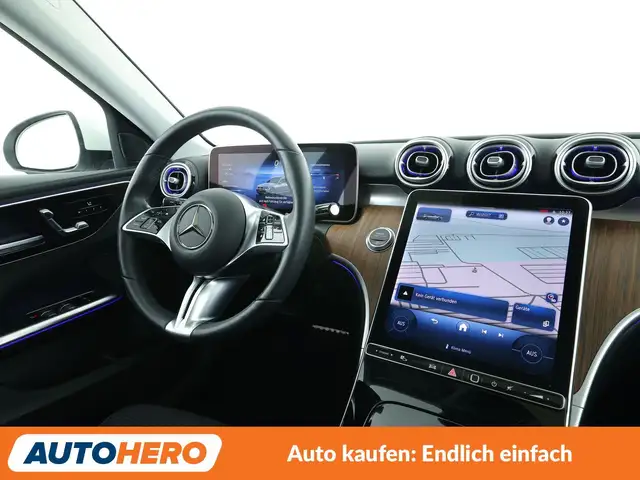 Mercedes-Benz 220 view 13