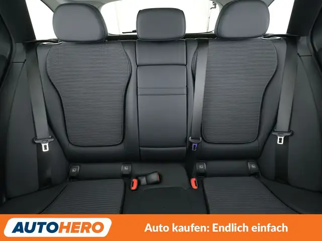Mercedes-Benz 220 view 15