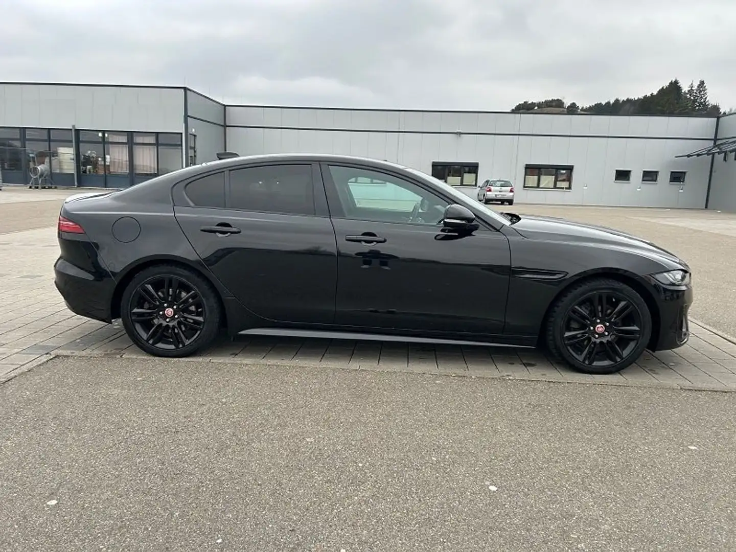 Jaguar XE XE 2.0 i4 R-Dynamic S rwd 250cv auto Nero - 2
