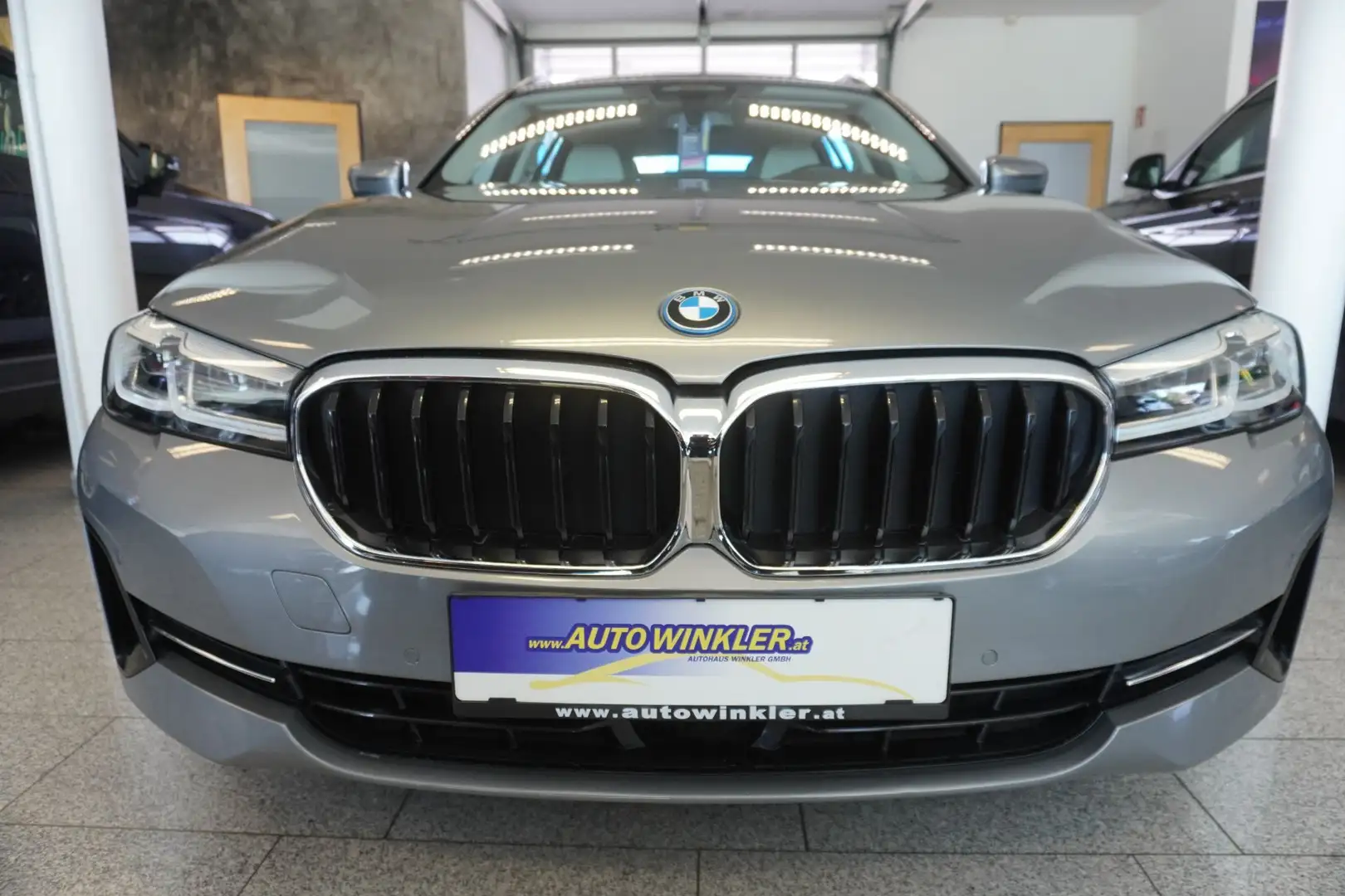 BMW 530 e xDrive Touring PHEV Aut. Virtual/Leder Grau - 2