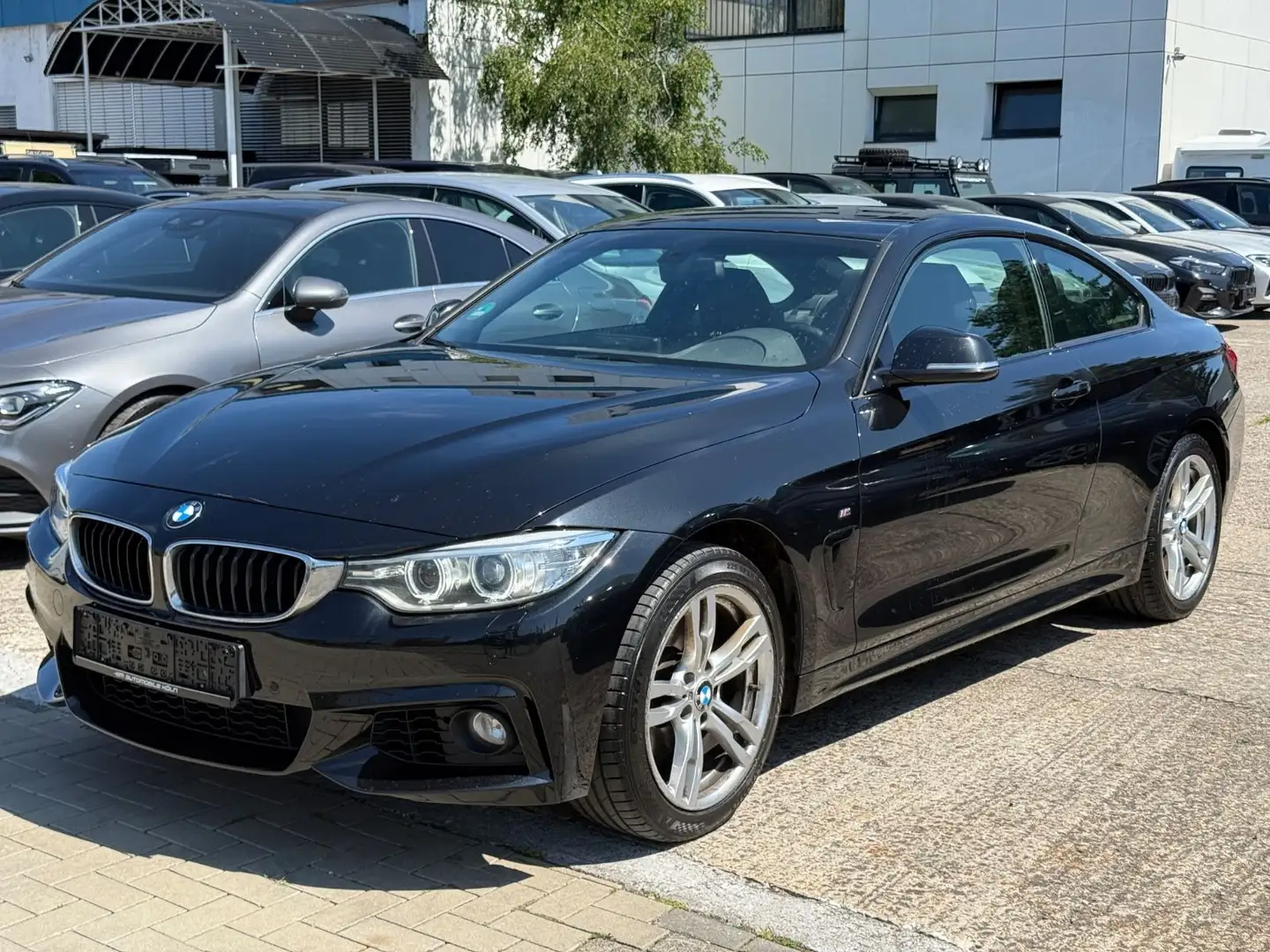 BMW 420 d xDrive Coupe M Sport Paket/Leder/Glasdach Schwarz - 2