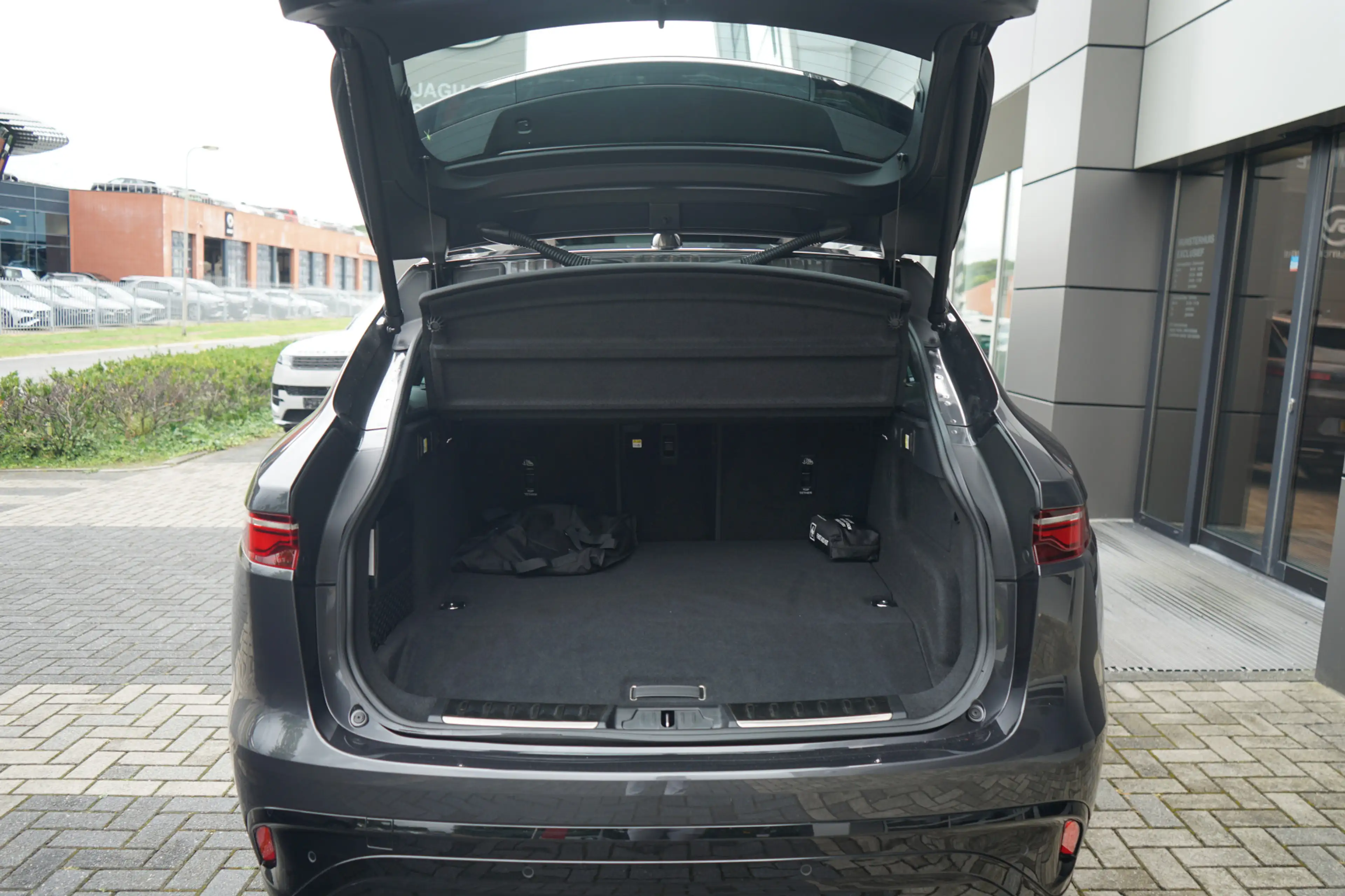 Jaguar F-Pace 2.0 P400e PHEV S | Elektrische trekhaak | Verwarmd — photo 29