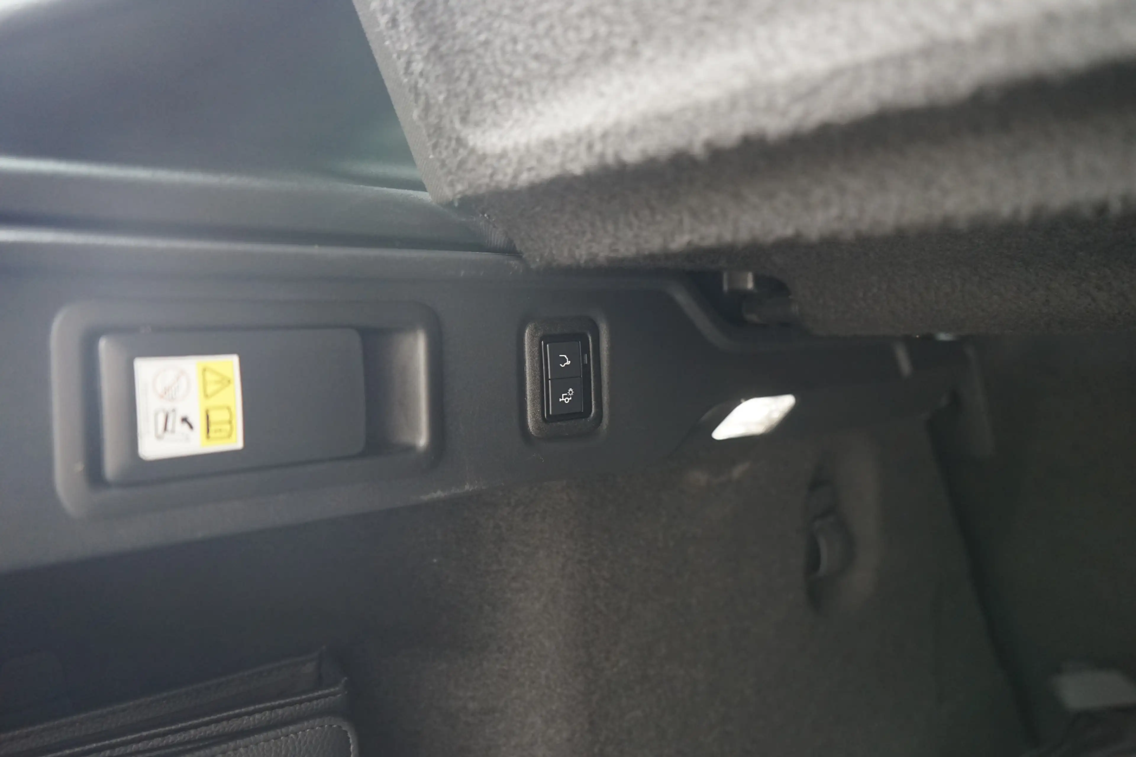 Jaguar F-Pace 2.0 P400e PHEV S | Elektrische trekhaak | Verwarmd — photo 30