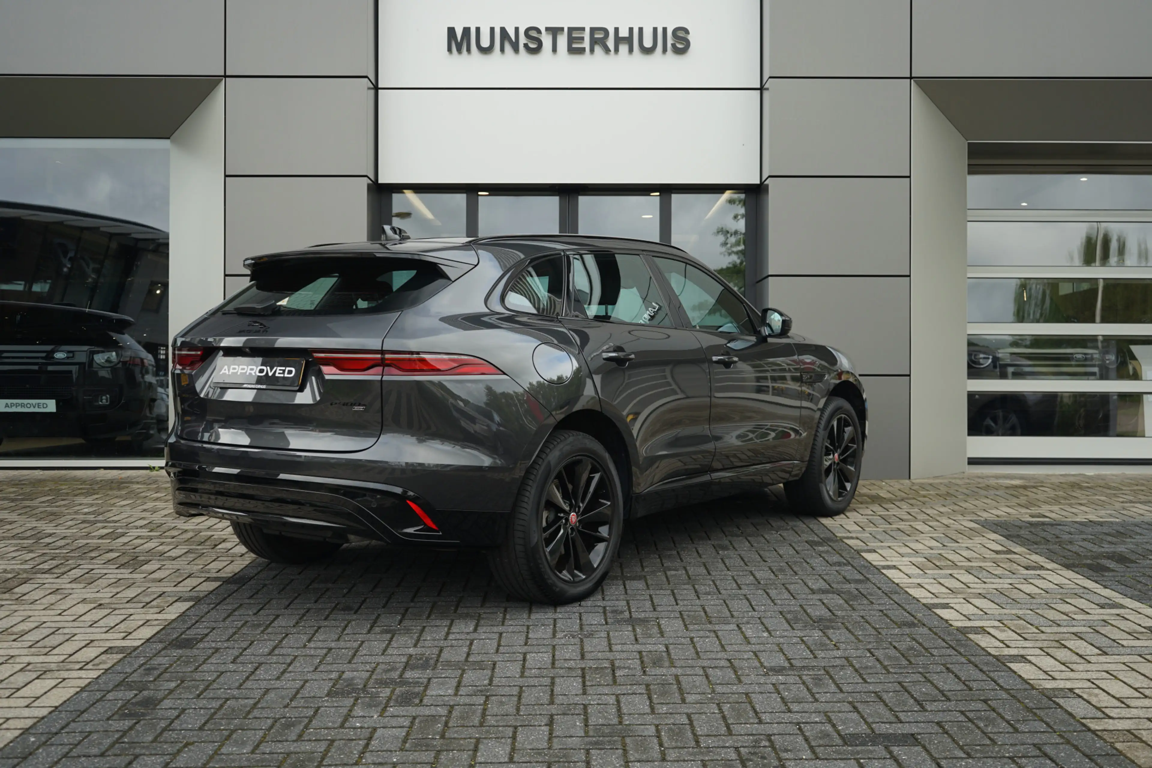Jaguar F-Pace 2.0 P400e PHEV S | Elektrische trekhaak | Verwarmd — photo 2