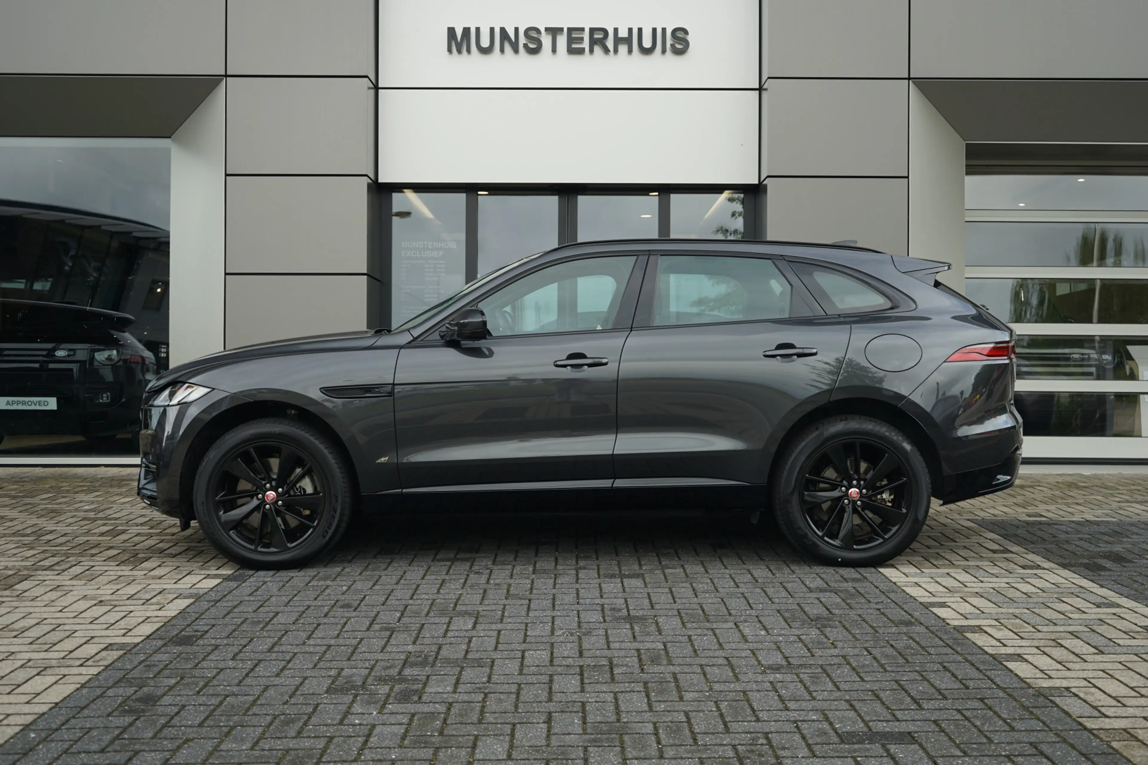Jaguar F-Pace 2.0 P400e PHEV S | Elektrische trekhaak | Verwarmd — photo 6