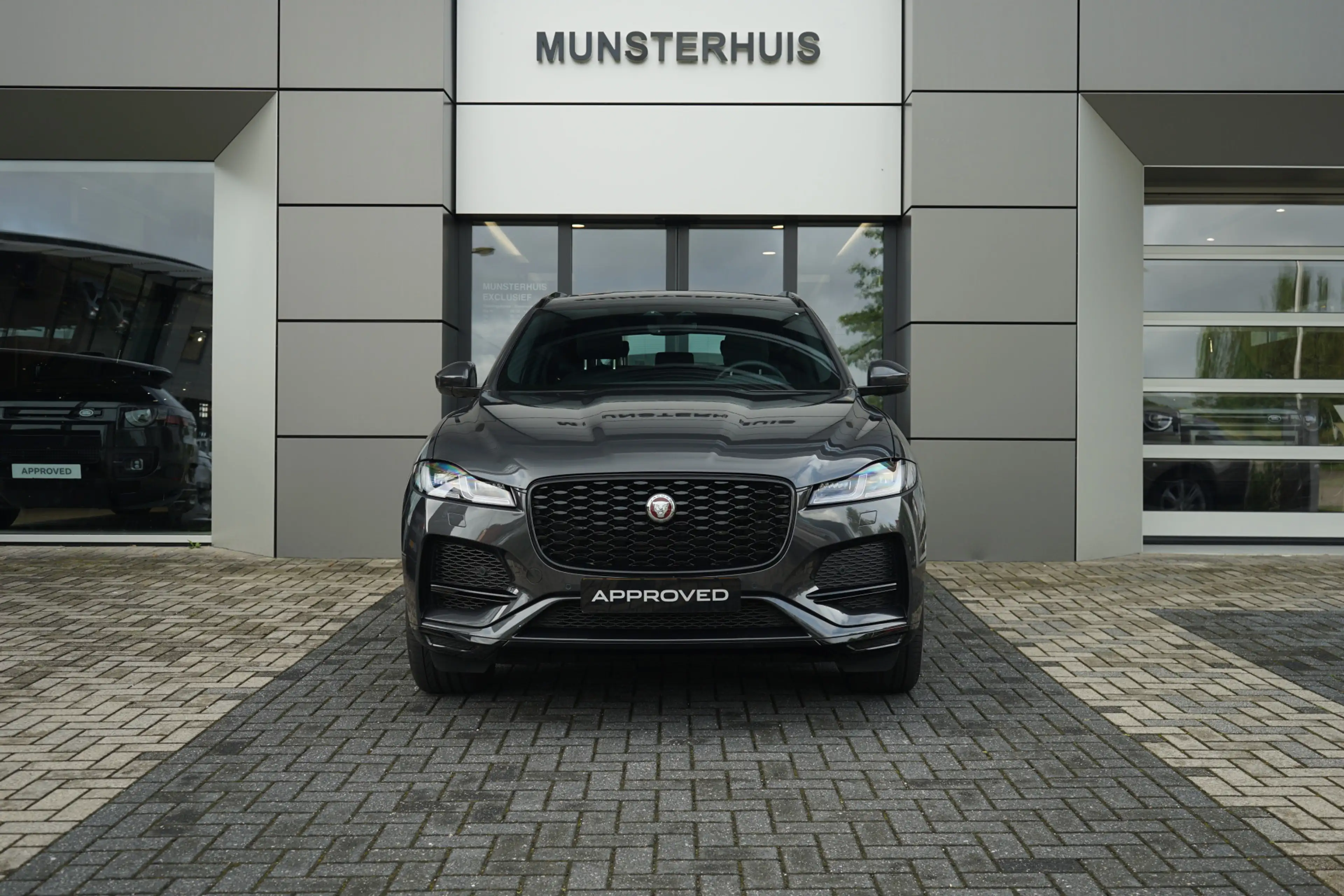 Jaguar F-Pace 2.0 P400e PHEV S | Elektrische trekhaak | Verwarmd — photo 8