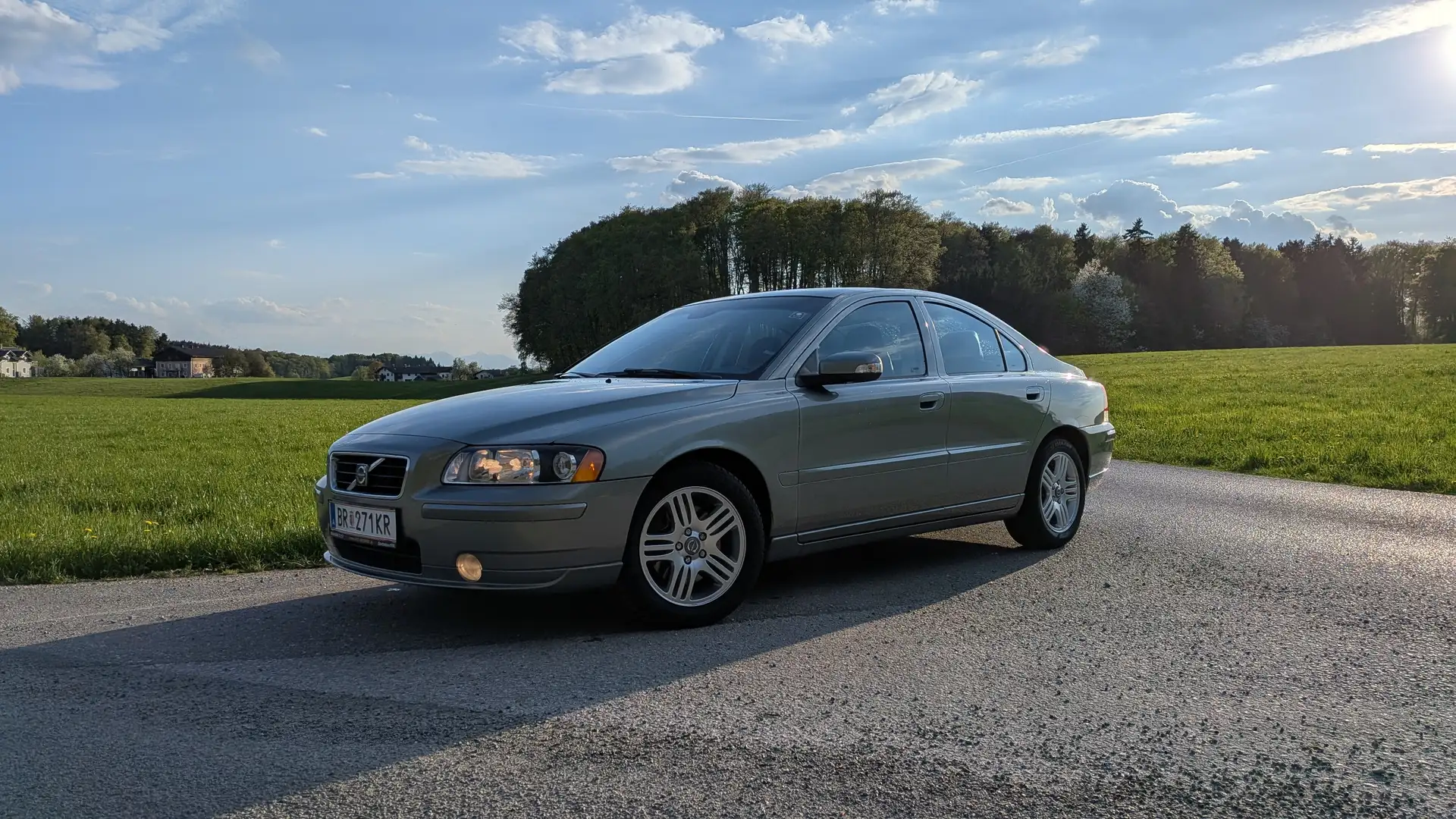 Volvo S60 2,4D Momentum Grün - 1