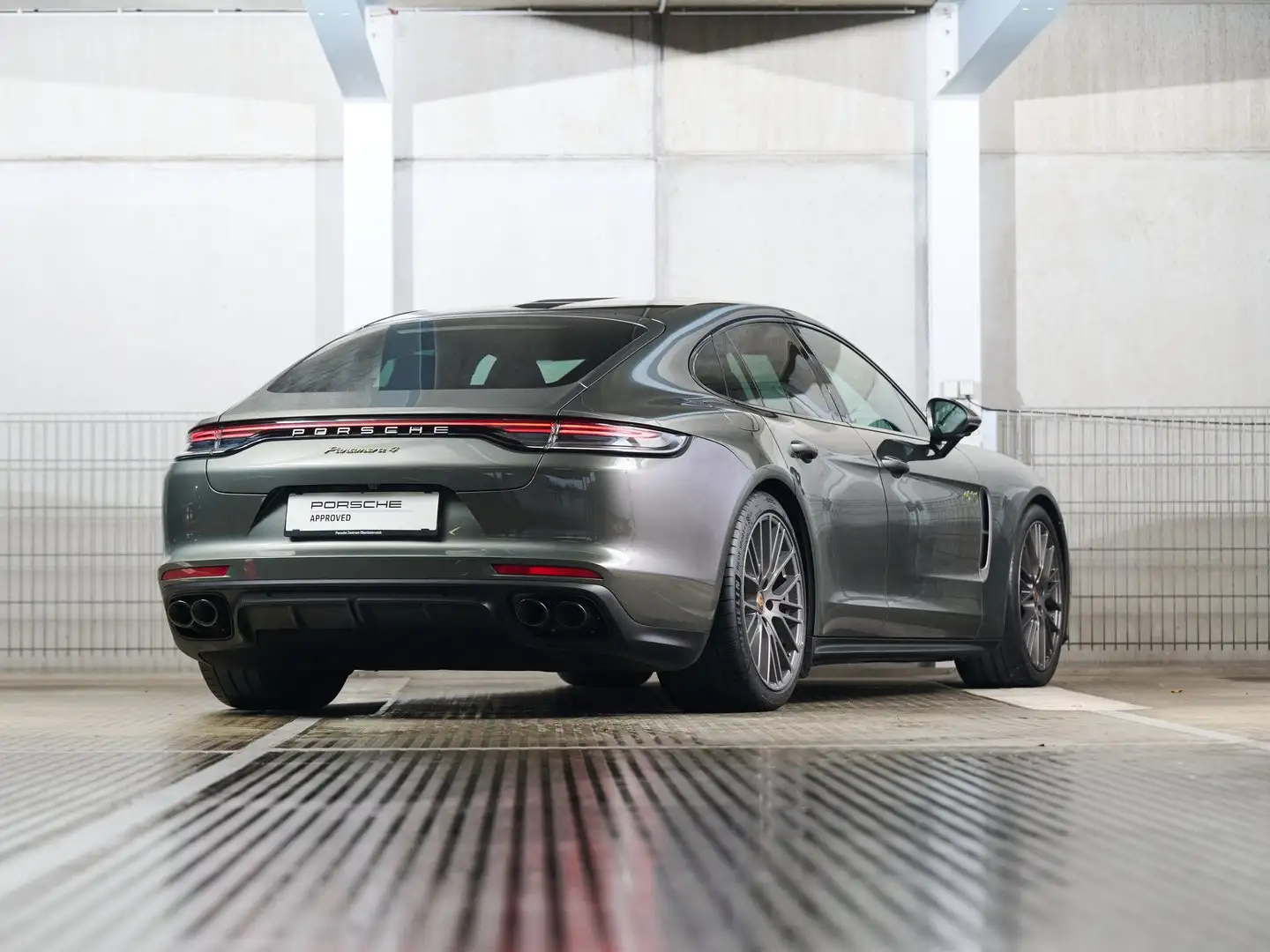 Porsche Panamera 4 E-Hybrid Platinum Edition Grün - 2