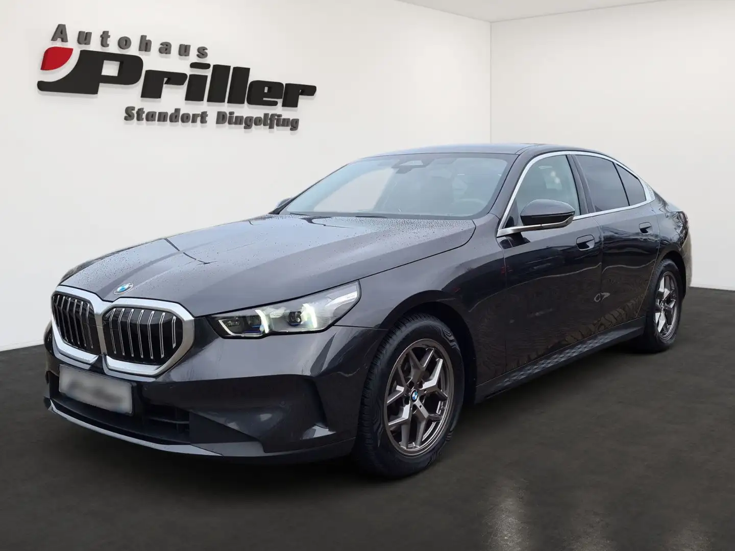 BMW 520 i Limousine/HUD/Leder/Harman/Innovationspaket Šedá - 1
