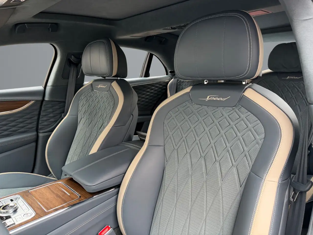 Bentley Flying Spur 2023 — фото 12