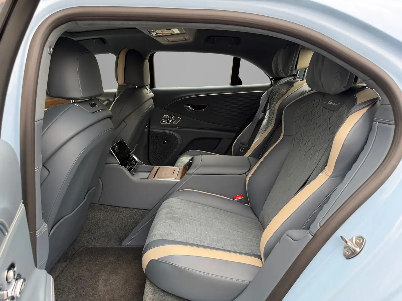Bentley Flying Spur 2023 — фото 13