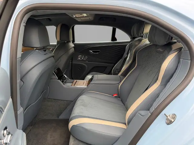 Bentley Flying Spur view 13