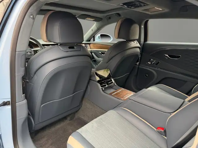 Bentley Flying Spur view 14