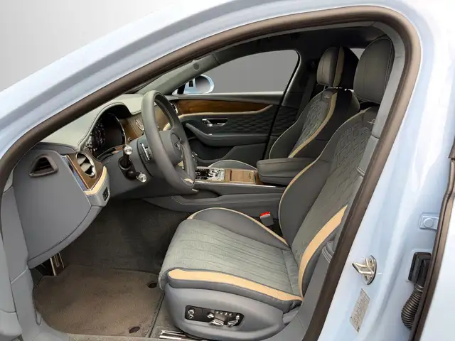 Bentley Flying Spur view 9