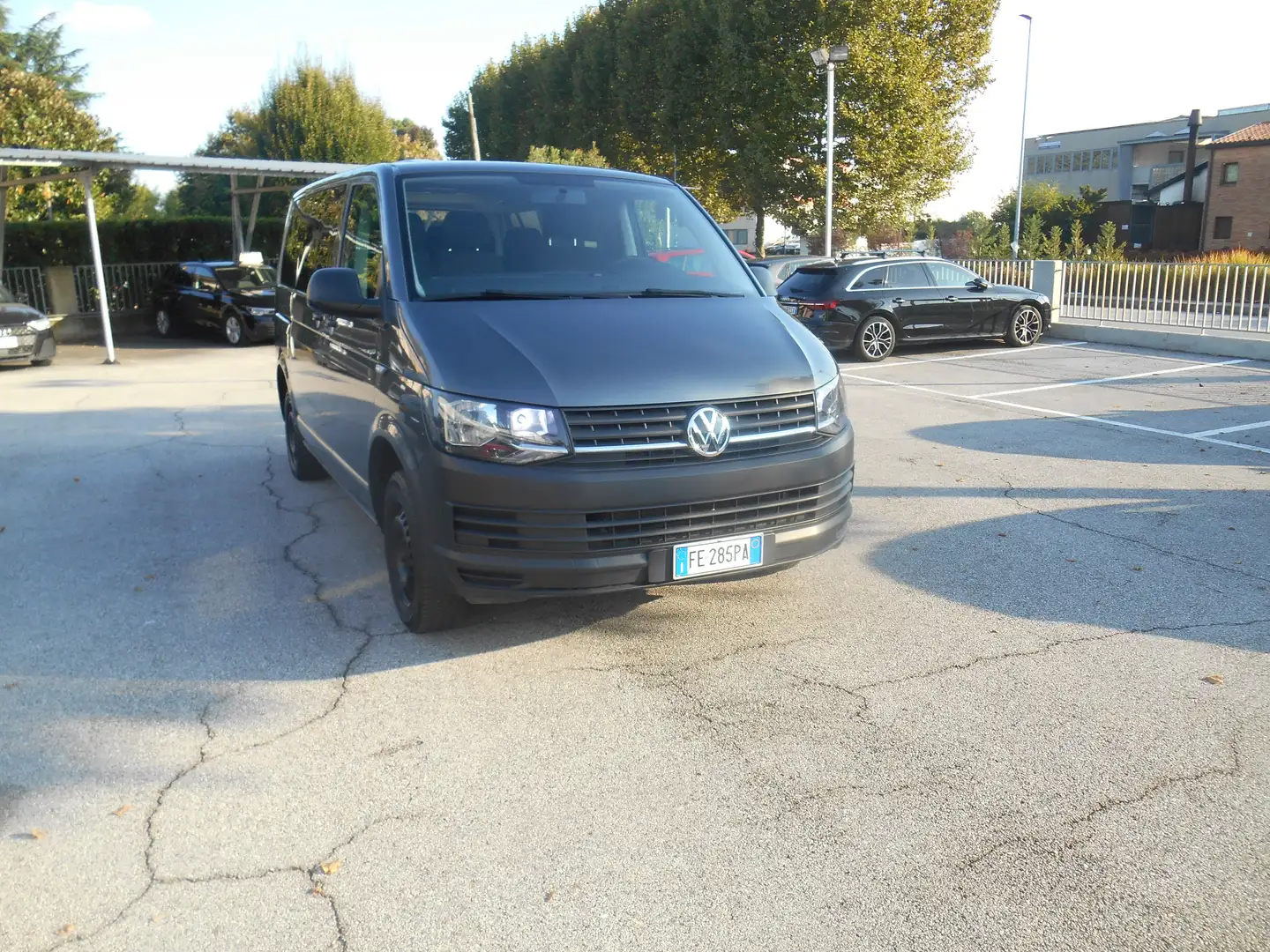 Volkswagen T5 Caravelle Gris - 2