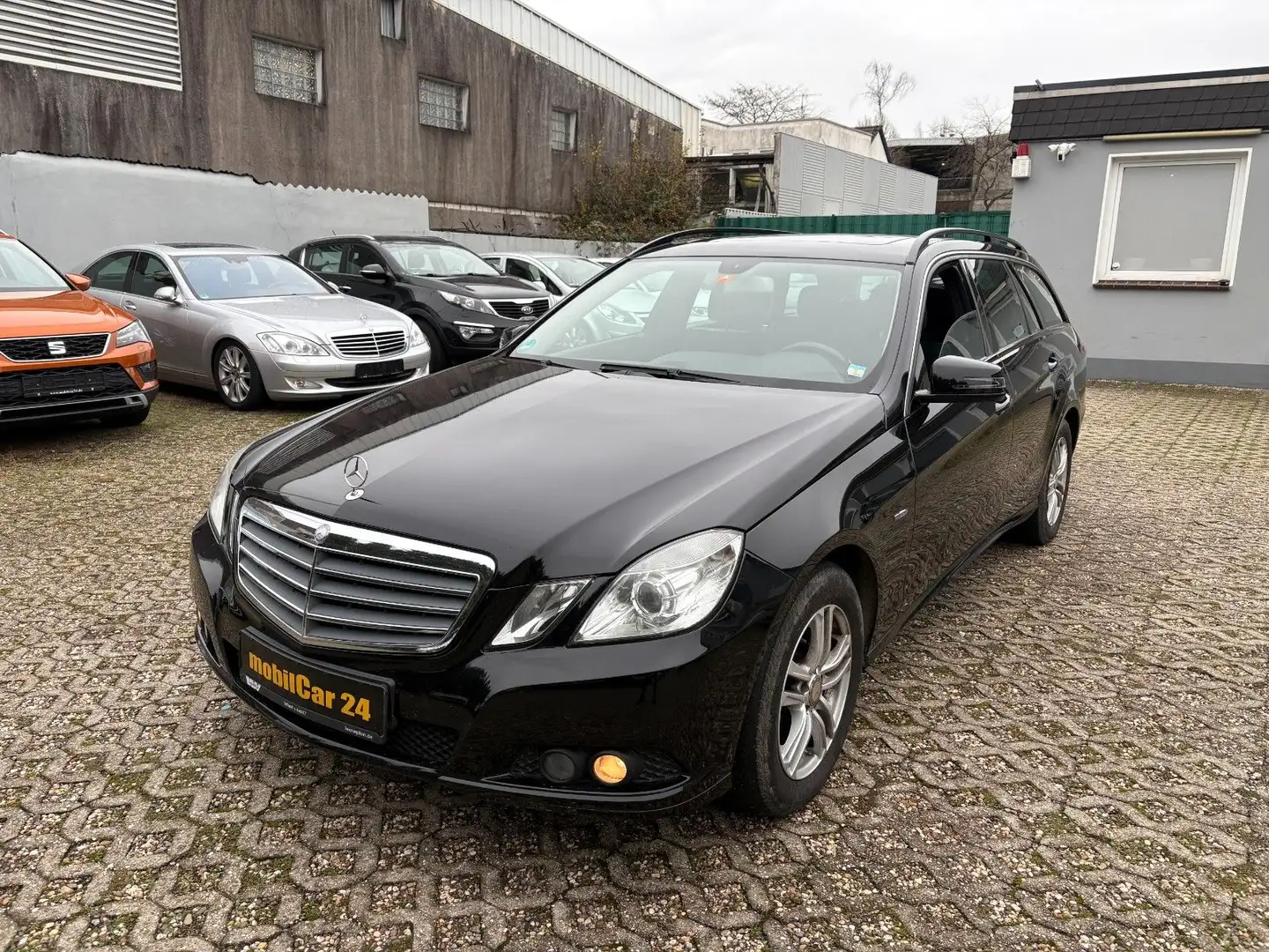 Mercedes-Benz E 220 E T-Modell E 220 CDI BlueEfficiency AUTOM. Zwart - 1
