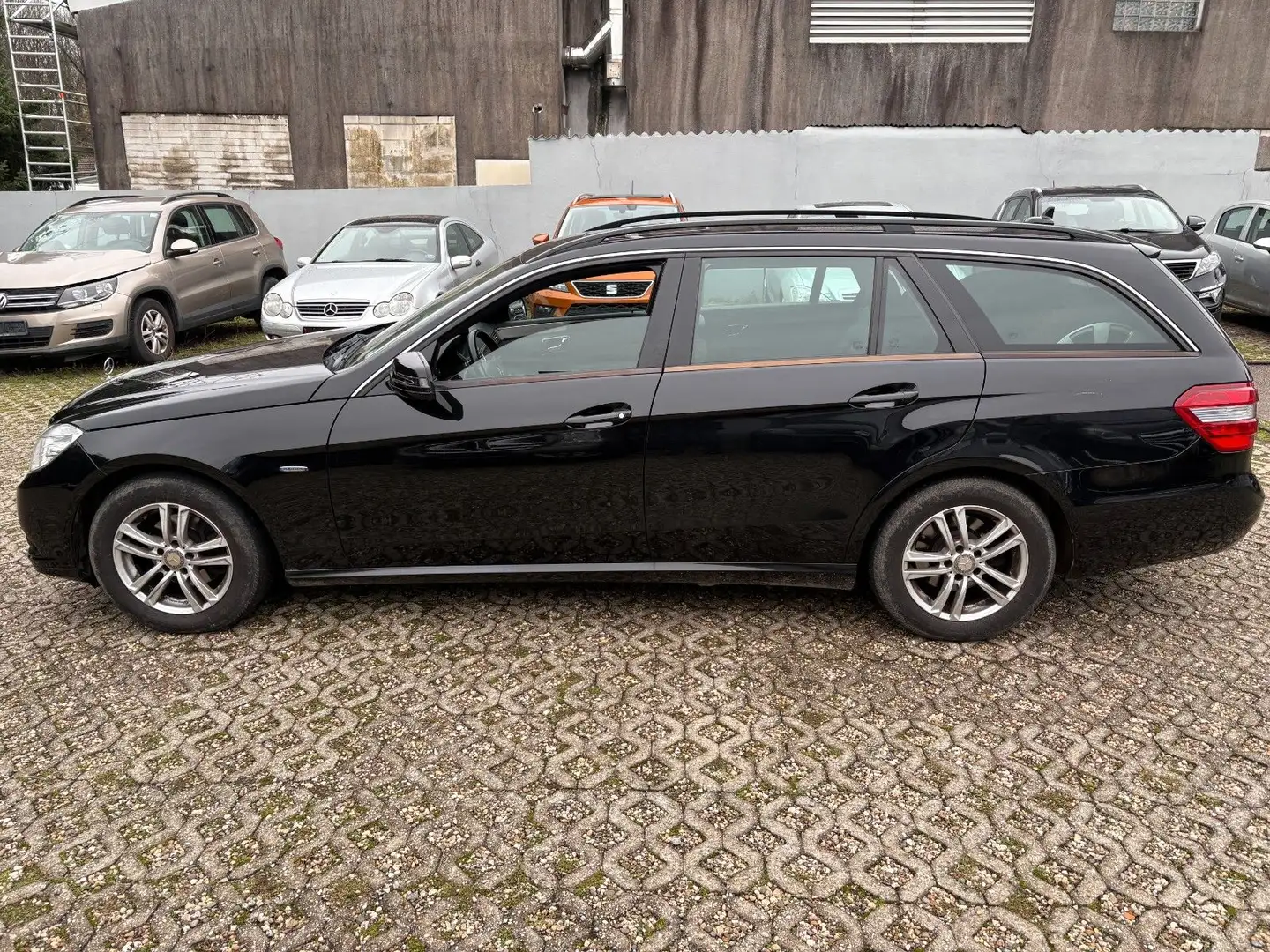 Mercedes-Benz E 220 E T-Modell E 220 CDI BlueEfficiency AUTOM. Zwart - 2