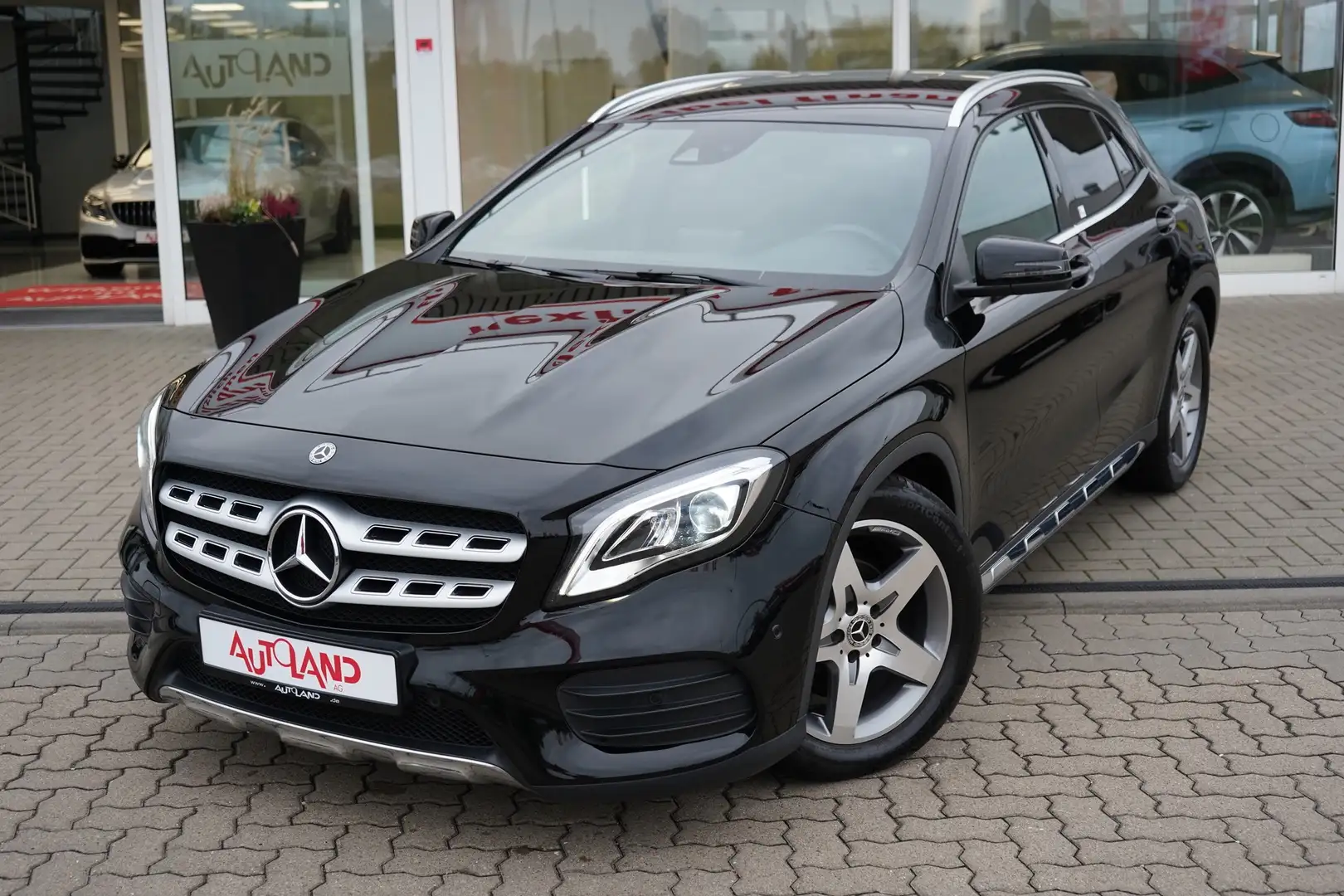 Mercedes-Benz GLA 200 AMG Line Panorama Digitales Cockpit LED Noir - 2