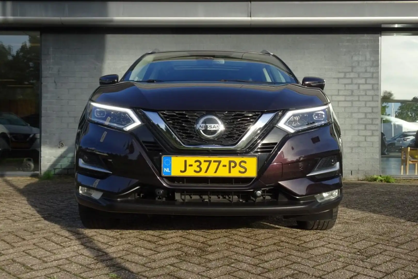 Nissan Qashqai 1.3 DIG-T 140pk Tekna | Trekhaak | N.A.P. Paars - 2