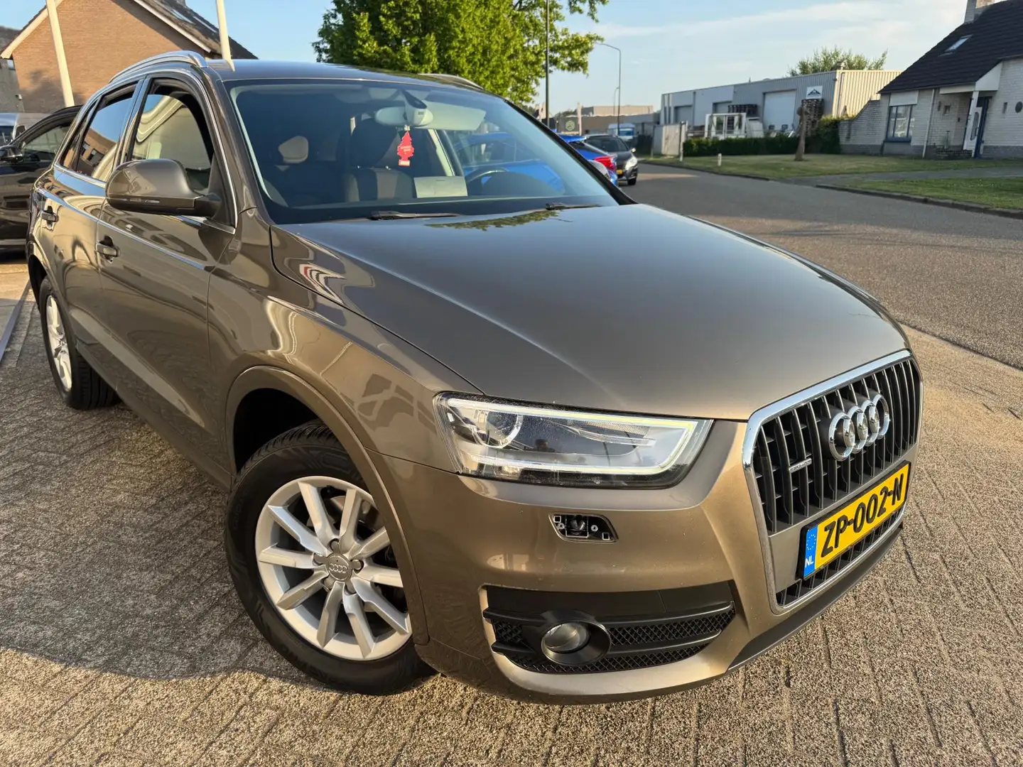 Audi Q3 2.0 TFSI quattro Pro Line S Navi,Trekhaak, LED Brown - 2