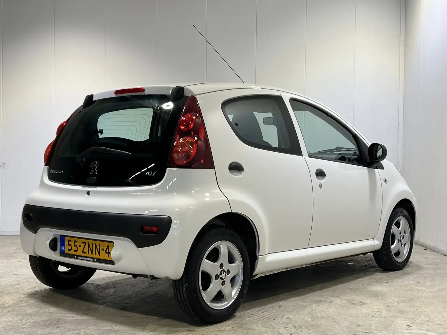 Peugeot 107 1.0 Access Accent | Lichtmetalen Velgen | Radio | Blanc - 2