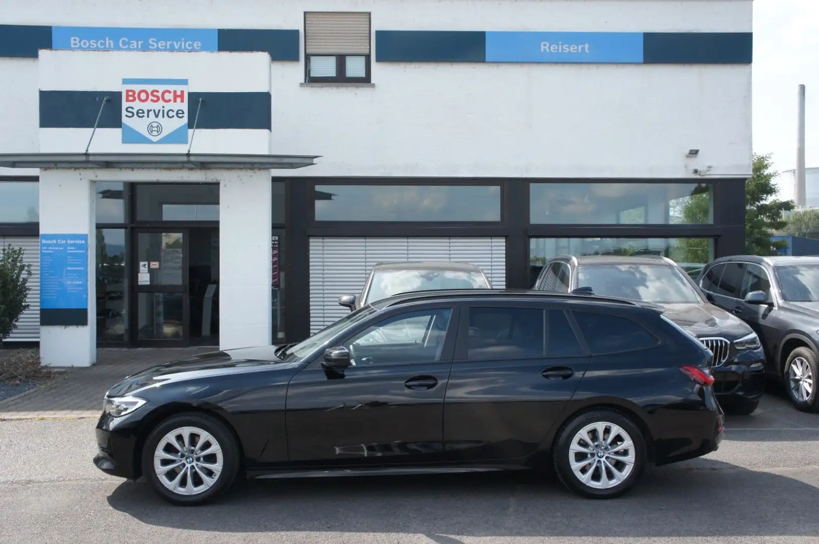 BMW 320 d Advantage *NAV*PDC*SHZ*CARPLAY*LED*LIVE* Noir - 2
