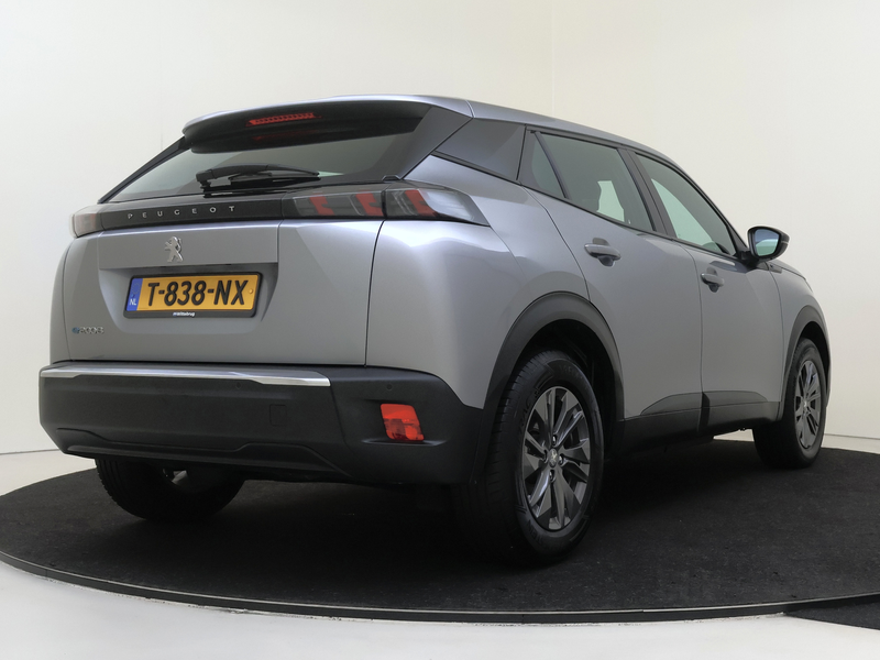 Peugeot e-2008 EV Active Pack 50 kWh — photo 11