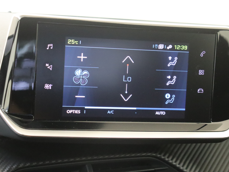 Peugeot e-2008 EV Active Pack 50 kWh — photo 15