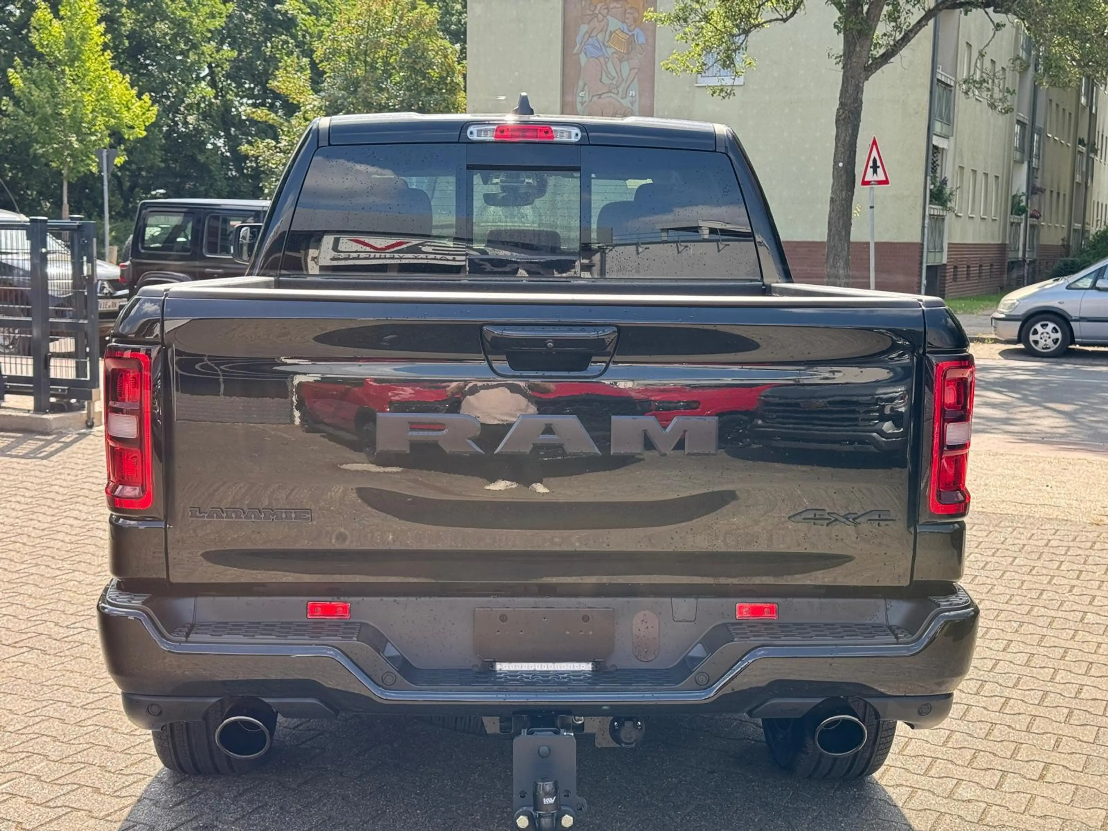 Dodge RAM 1500 Laramie Night AHK , Beifahrerdisplay — photo 8