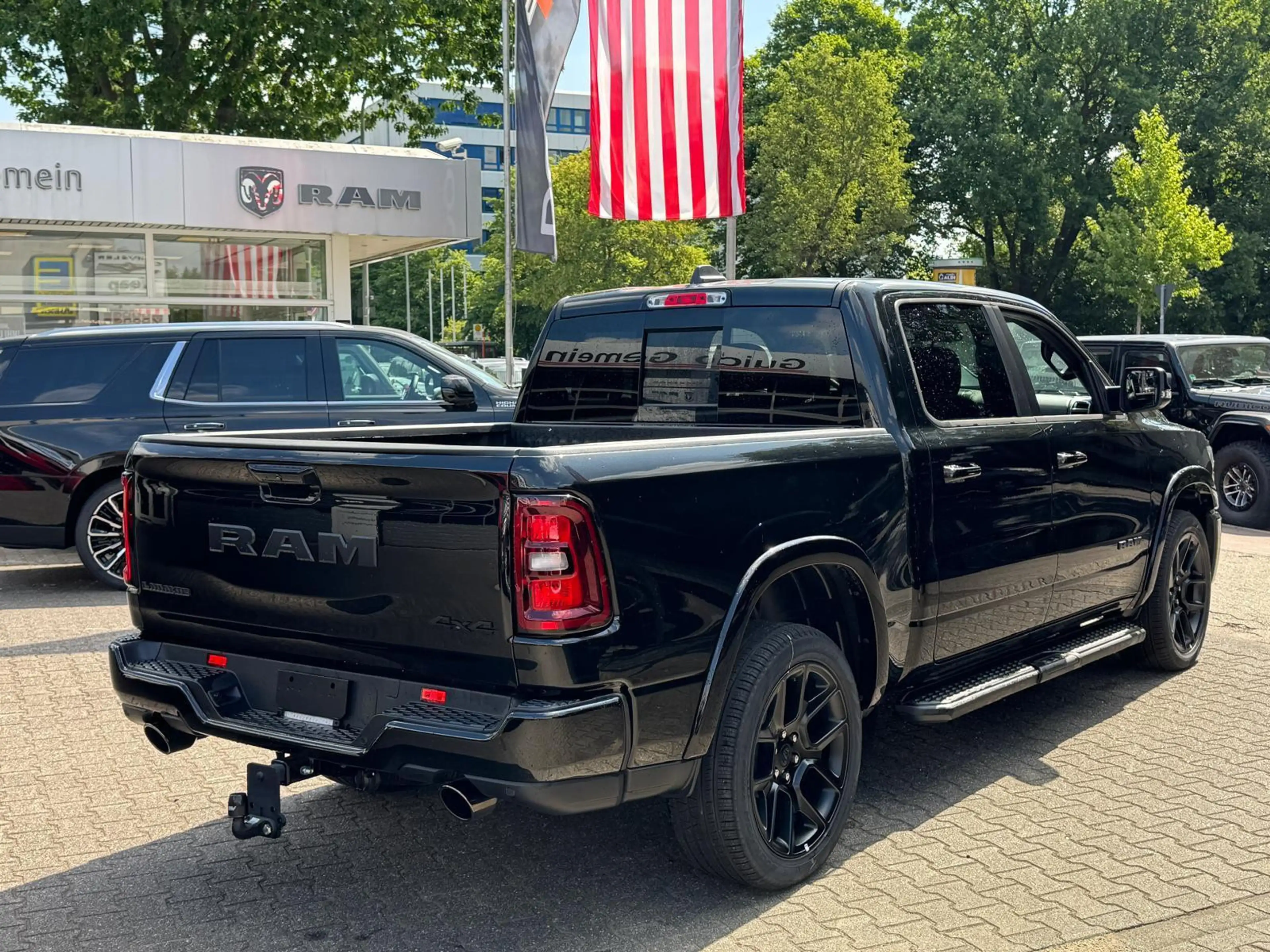 Dodge RAM 1500 Laramie Night AHK , Beifahrerdisplay — photo 7