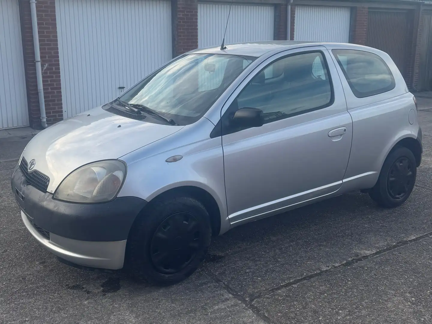 Toyota Yaris 1.0i VVT-i 16v Linea Natura CT OK Argent - 2
