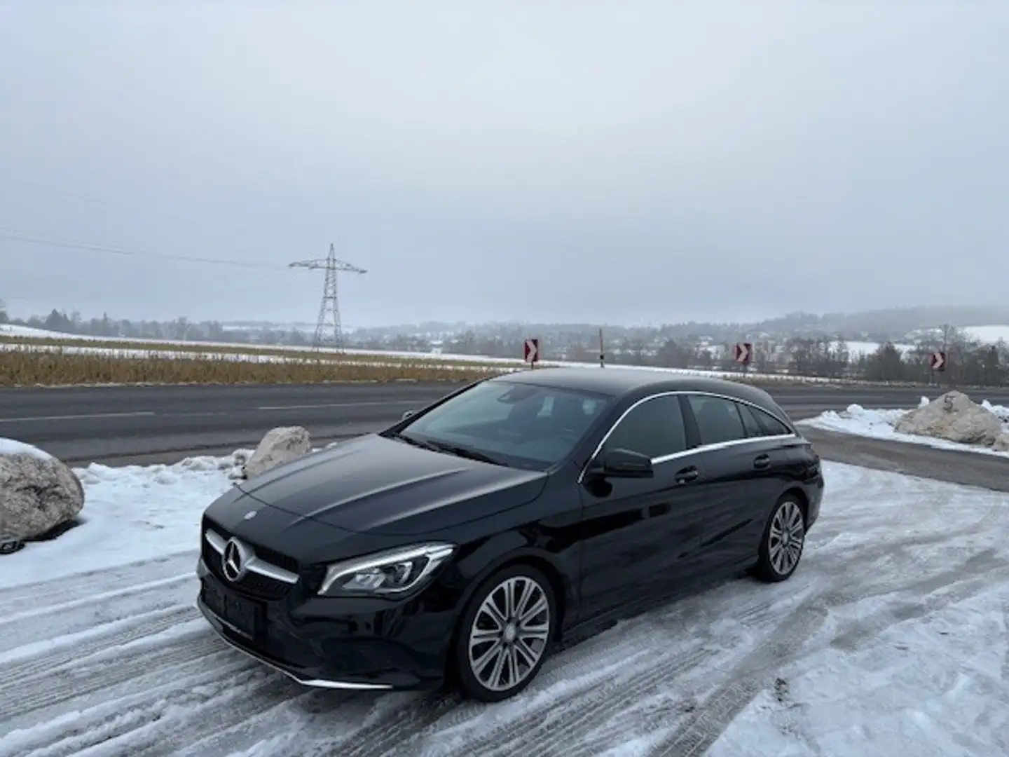 Mercedes-Benz CLA 220 d Shooting Brake Aut. LED Schwarz - 2